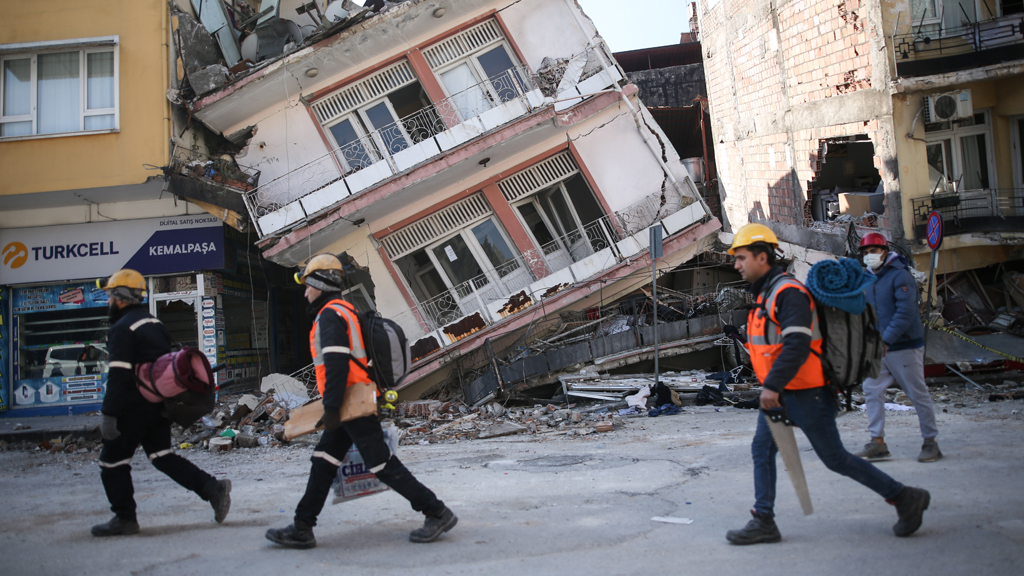 Число погибших при землетрясении в Турции возросло до 29 605 человек