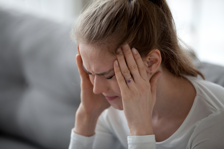 Таблетки от головной боли не всегда могут помочь и часто лишь снимают симптомы. © Shutterstock
