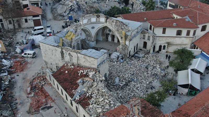 Разрушенная землетрясением мечеть Хабиб-и-Наджар в провинции Хатай. Обложка ©Twitter / iberatarat