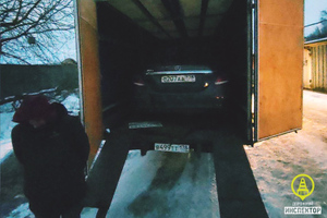 В Петербурге грабители устроили "автоматрёшку" из угнанного "мерседеса" и грузовика