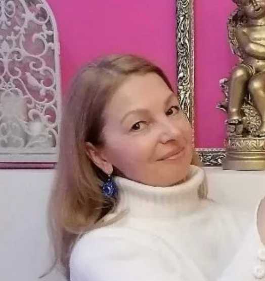 <p>Уютный, камерный романтический вечер с разговорами по душам доставит в этот день гораздо больше удовольствия, чем "показательные выступления" с признаниями в любви и вычурными подарками. Они могут оказаться не к месту и не ко времени</p>