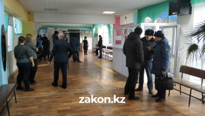 Работа правоохранителей в казахстанской школе, где произошло нападение. Фото © Telegram / Zakon.kz — Новости Казахстана и мира