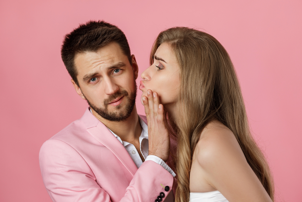 Почему мужчина не хочет поцеловать в губы: главные причины и как изменить ситуацию