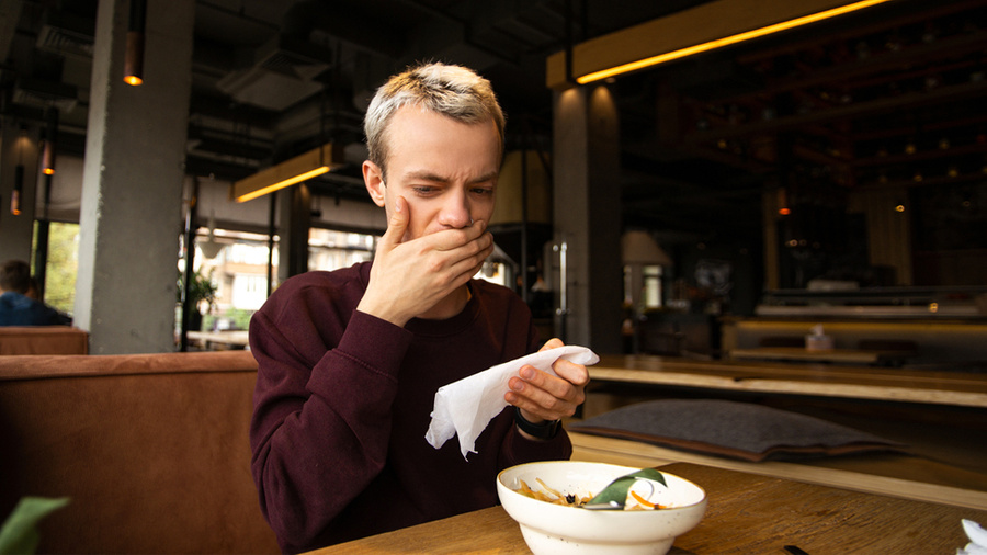 <p>Семь признаков того, что посещение ресторана закончится отравлением, в материале Лайфа. Обложка © Shutterstock</p>