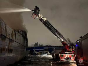На севере Москвы потушили масштабный пожар в автосервисе