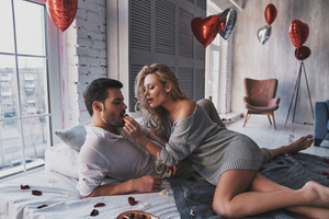 Влюблённым назвали вескую причину не отмечать День святого Валентина шампанским с конфетами