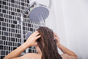 Названо 5 привычек, которые вынуждают вас мыть голову чаще