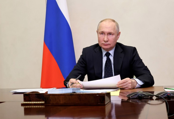 Путин поручил оперативно реагировать на попытки вывоза оружия из зоны СВО