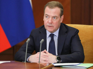 Медведев высмеял "гинеколога" фон дер Ляйен и "измученного нарзаном" Борреля