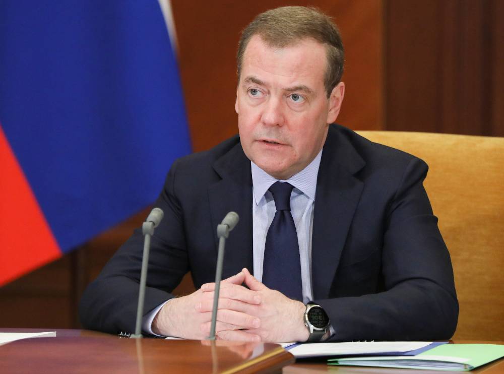 Медведев высмеял гинеколога фон дер Ляйен и измученного нарзаном Борреля