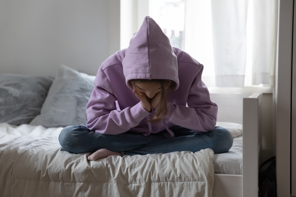 В силу возрастных особенностей тинейджеры могут сталкиваться с хандрой, но те из них, кто подвергается физическому насилию в семье, более склонны к депрессивным состояниям. Фото © Shutterstock