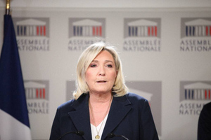Марин Ле Пен объявила голосование за резолюцию о вотуме недоверия Правительству Франции