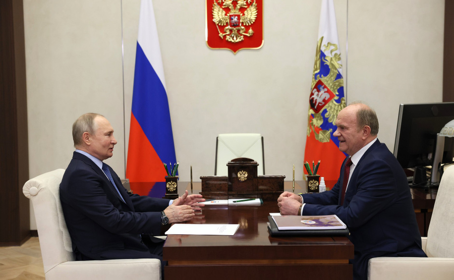 Президент РФ Владимир Путин с лидером КПРФ Геннадием Зюгановым. Обложка © Kremlin