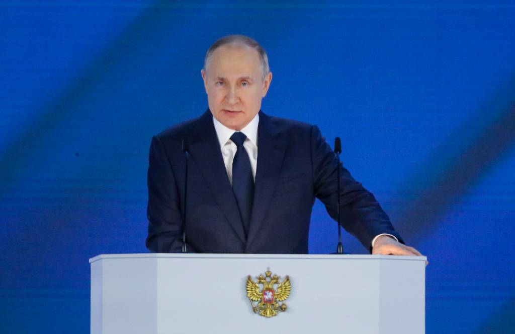 Песков назвал формальностью предусмотренный телеканалами час эфира на послание Путина