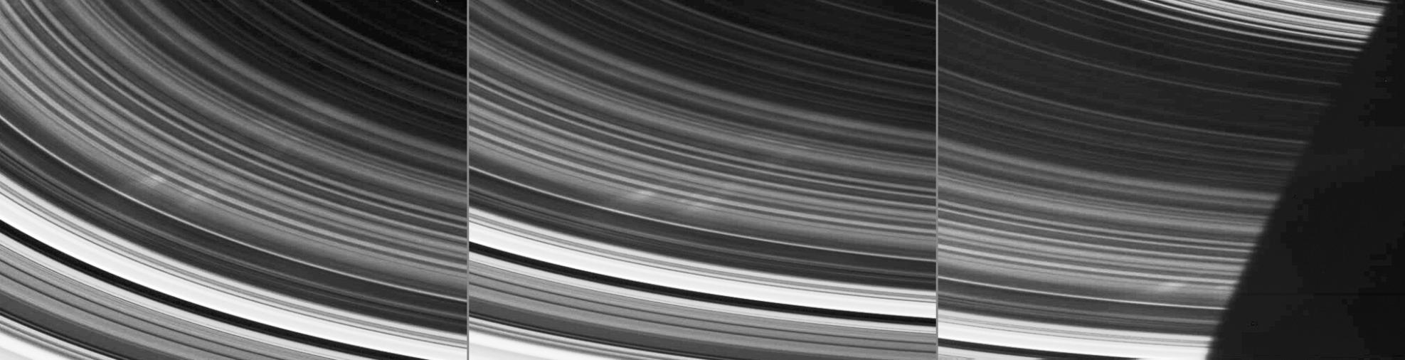 Пятна на кольцах Сатурна, заснятые зондом "Кассини" в 2005 году. Фото ©  NASA