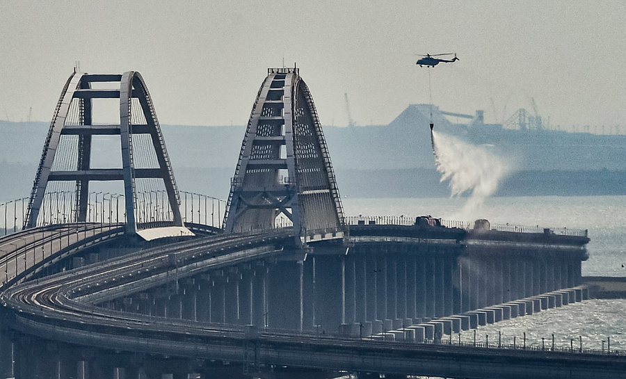 Крымский мост. Обложка © ТАСС / EPA / STRINGER
