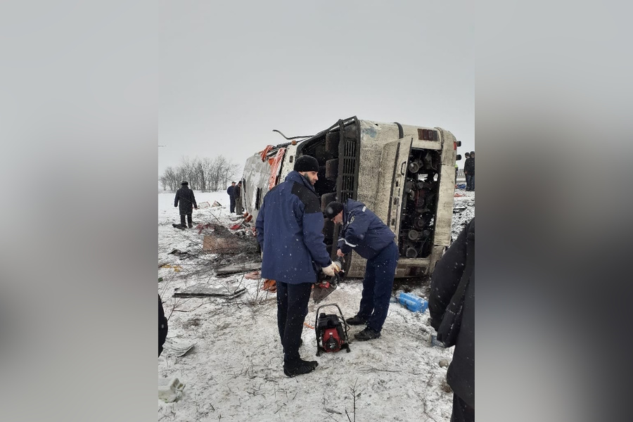 Последствия ДТП с рейсовым автобусом на ФАД "Кавказ". Фото МЧС Республики Ингушетия 