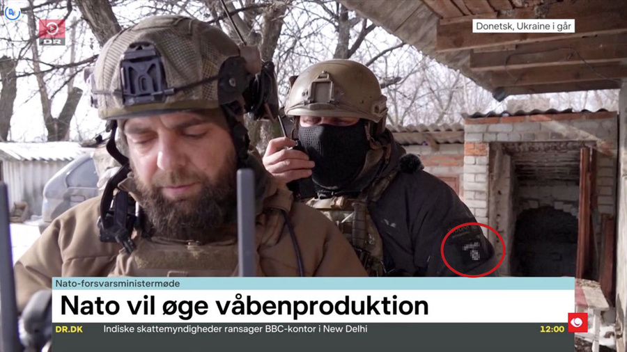 Украинский военный с нашивкой ИГИЛ попал в эфир датского телеканала. Обложка © Кадр из эфира DRTV