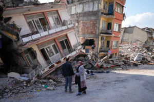 В Турции произошло ещё одно землетрясение, несколько зданий обрушилось