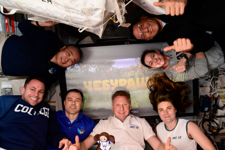 На МКС прошёл показ "Чебурашки". Фото © "Централ партнершип"