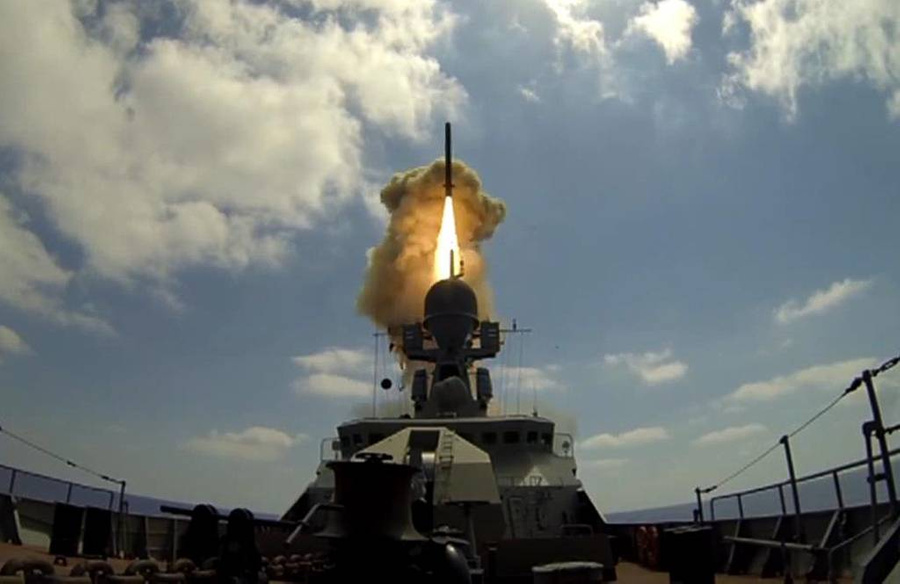 Пуск крылатых ракет "Калибр". Фото © ТАСС / Снимок с видео / Управление пресс-службы и информации Минобороны РФ