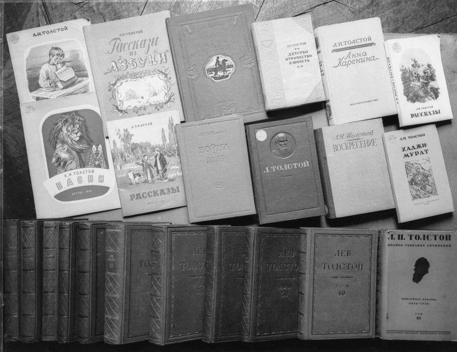 Советские издания произведений писателя Льва Толстого. Фото © ТАСС
