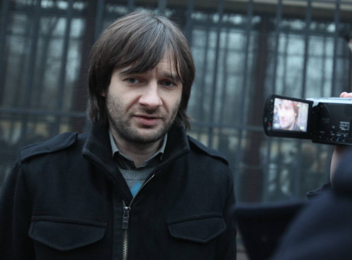Минюст РФ включил в список иноагентов журналиста Лошака и историка Зубова