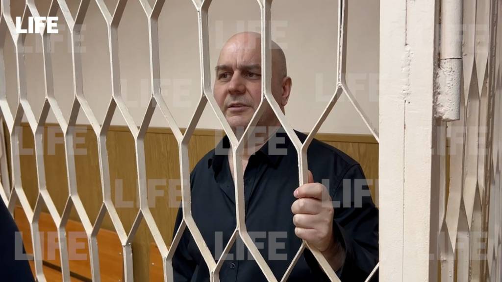 Признавшийся в домогательствах актёр Мухайдинов заявил, что это был 