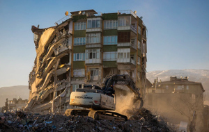 В Турции на 13-й день после землетрясения из-под завалов достали трёх человек