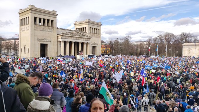 В Мюнхене немцы провели масштабный митинг против поставок оружия Украине
