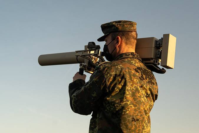 В ФРГ признали, что Запад накачивает Киев оружием для демонстрации Москве силы