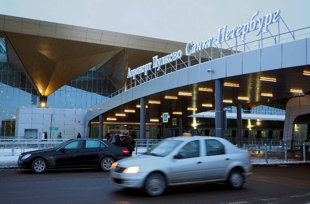 В Петербурге снизят ограничение скорости для автомобилей при подъезде к аэропорту Пулково