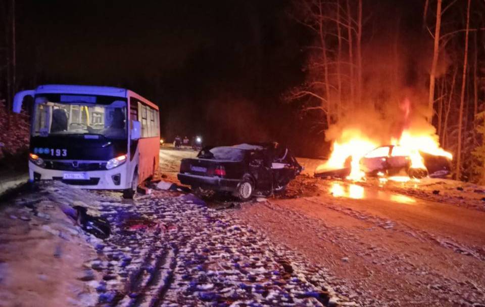 Ребёнок и трое взрослых погибли в жутком огненном ДТП под Выборгом