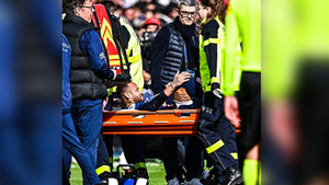 Неймара унесли на носилках после травмы в матче ПСЖ с "Лиллем"