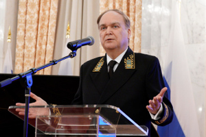 Антонов назвал бездумными односторонние санкции США против России