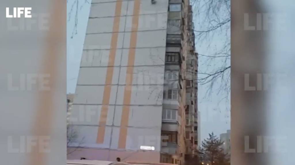 В Москве две школьницы упали с крыши многоэтажного дома