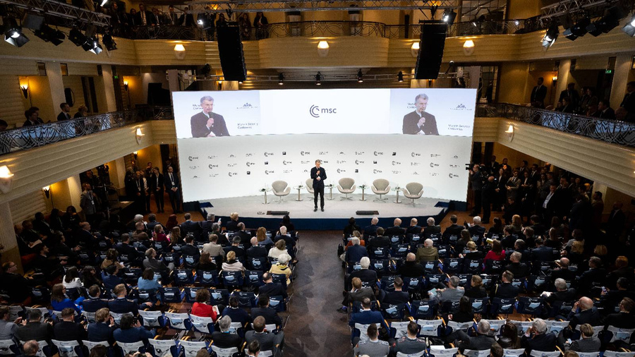 Кристоф Хойсген, председатель Мюнхенской конференции по безопасности, выступает на конференции по безопасности. Обложка © Getty Images / TSven Hoppe /dpa (Photo by Sven Hoppe / picture alliance