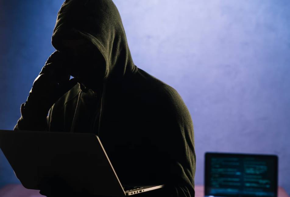 Мошенники стали звонить россиянам через WhatsApp от имени Госуслуг