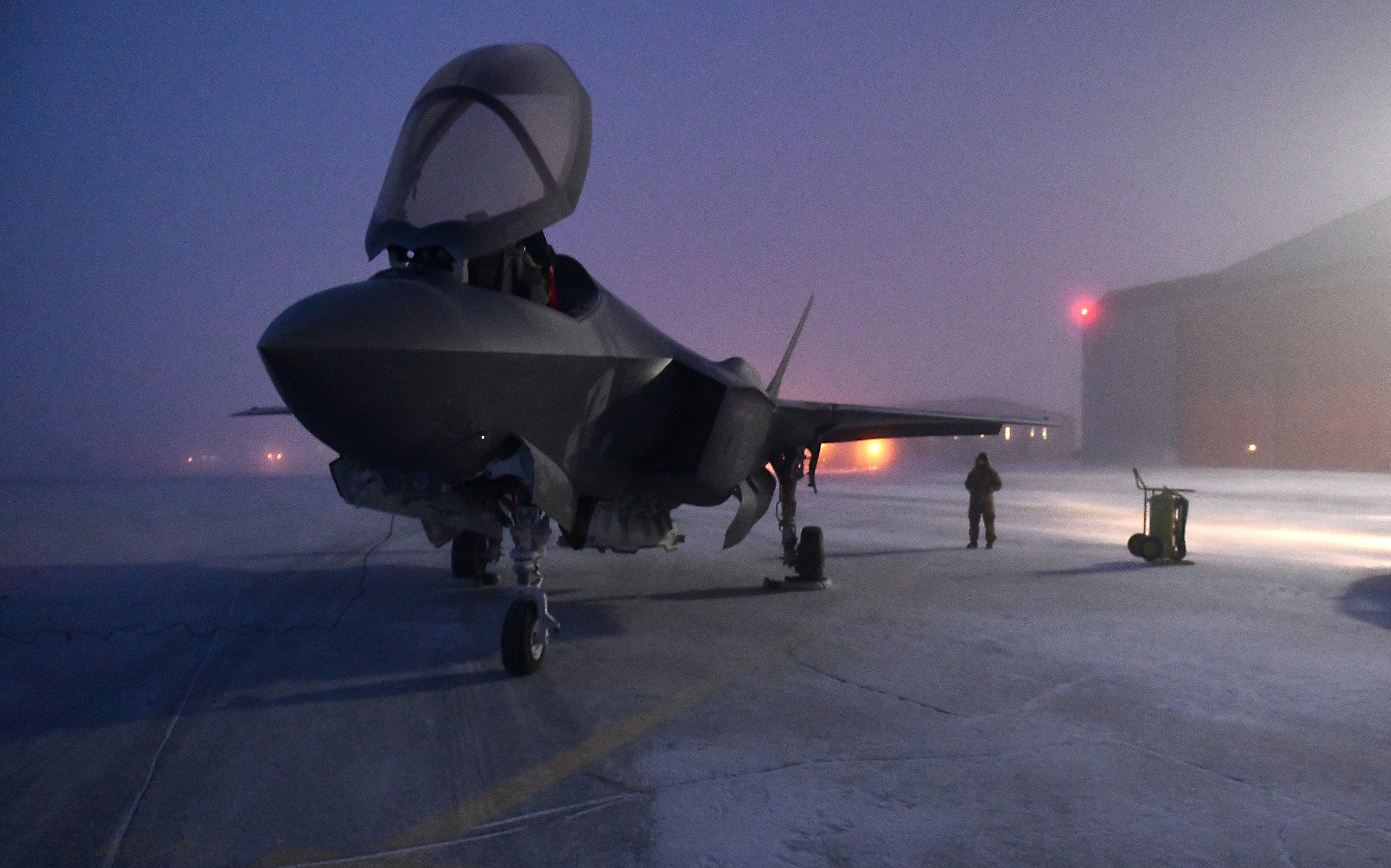 Стелсы над Арктикой: Зачем ВВС США перебросили истребители пятого поколения F-35 ближе к России