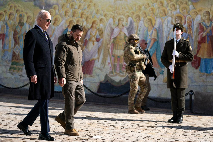 Джо Байден с Владимиром Зеленским в Киеве. Обложка © ТАСС / AP / Evan Vucci