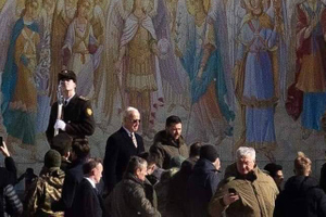У Захаровой возник один вопрос из-за фото Байдена с Зеленским у Михайловского собора