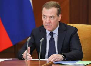 Медведев: Байден получил гарантии сохранности перед визитом в Киев