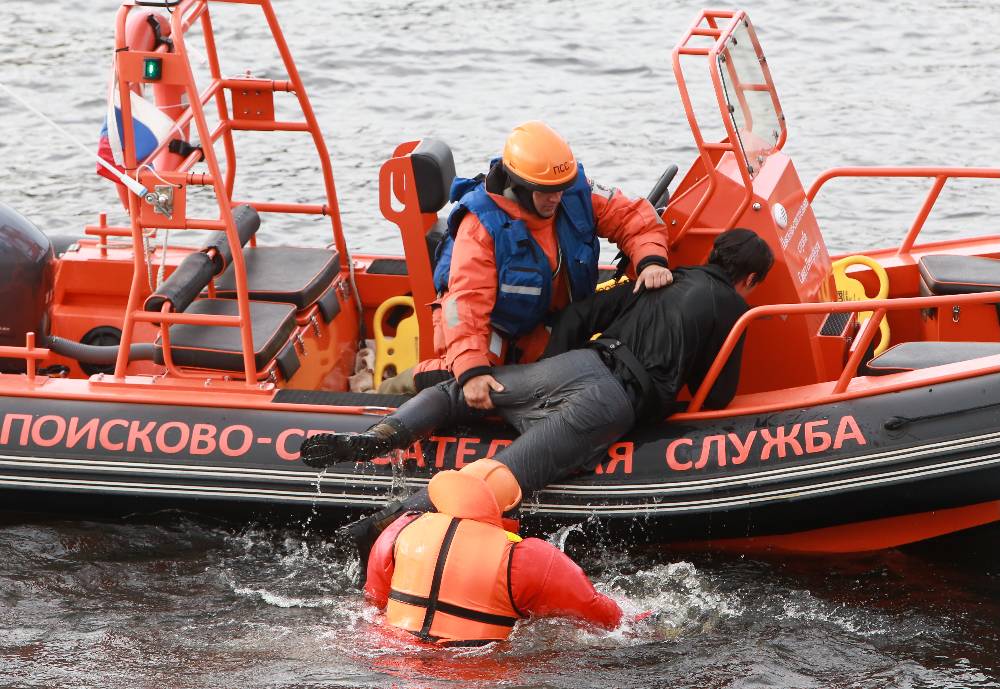 Спасены члены экипажа сухогруза, переломившегося у берегов Новороссийска