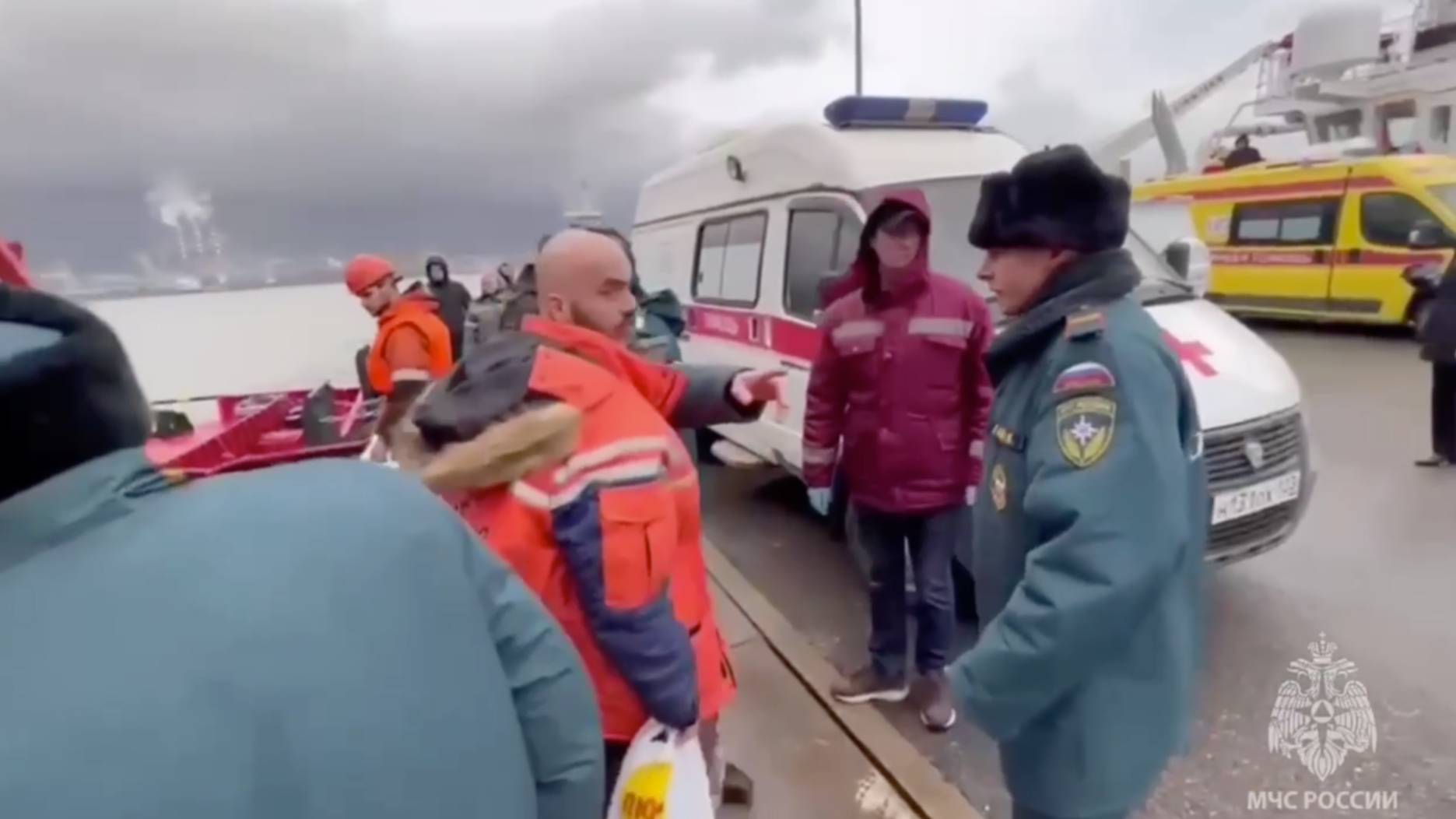 МЧС показало видео спасения экипажа затонувшего в Чёрном море сухогруза