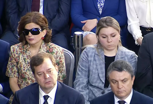 Гурцкая объяснила свой "цветочный" наряд на послании Путина