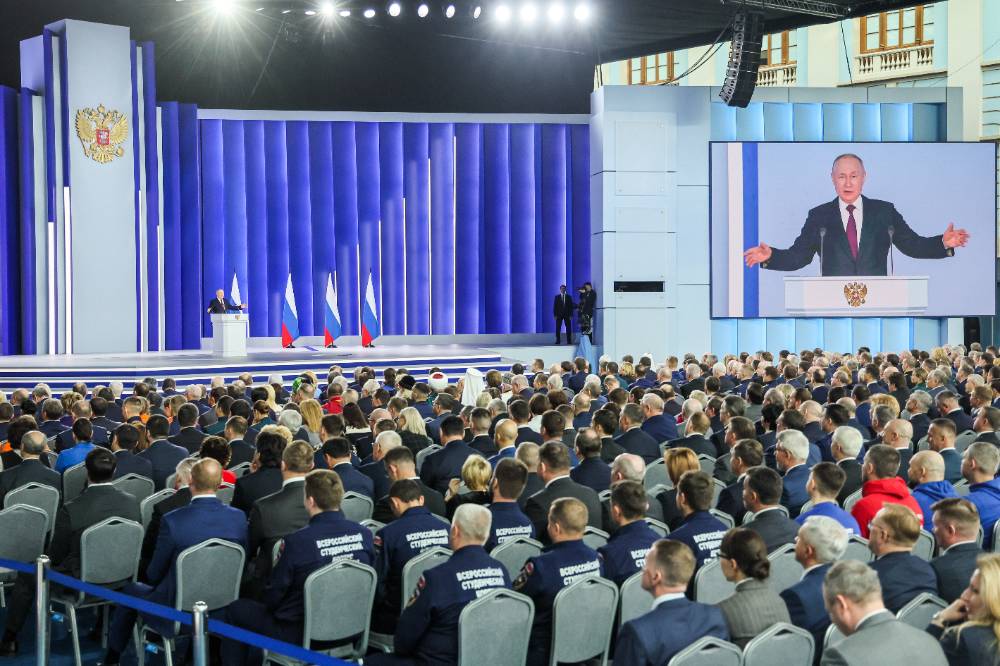 Политолог заметил упор на поддержку творческих людей, учёных и управленцев в послании Путина