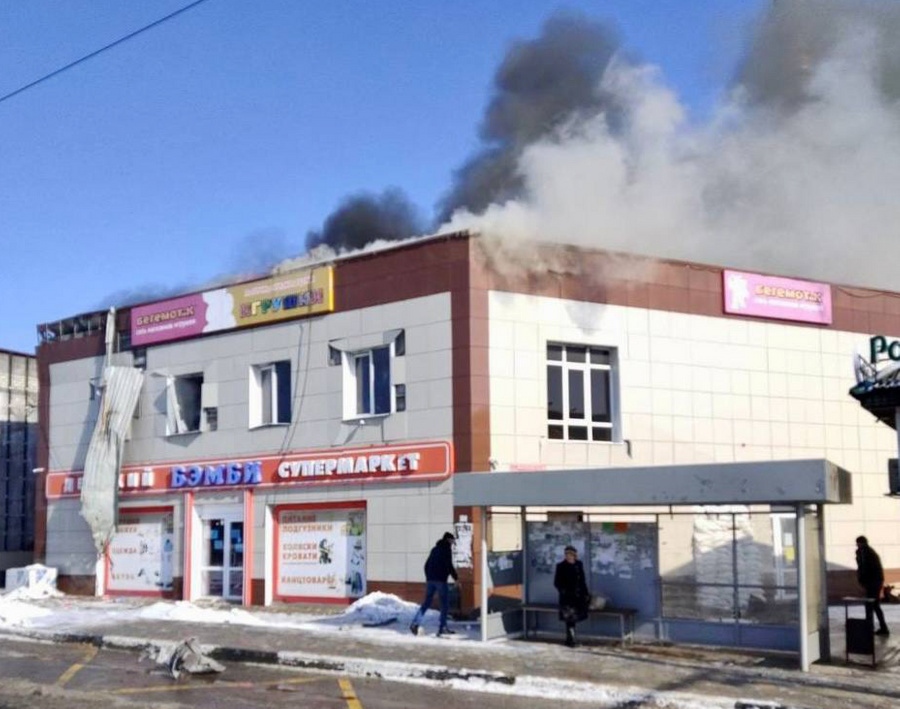 Последствия обстрела детского магазина в Шебекине. Фото © Telegram / Настоящий Гладков  