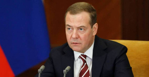 Медведев: Россия готова защищаться любым оружием, включая ядерное