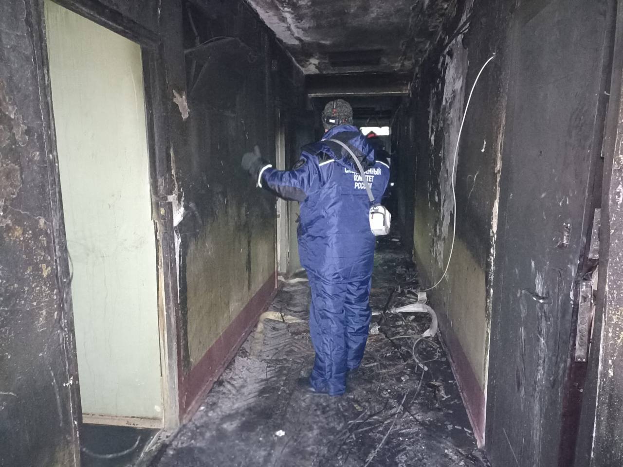 Работа сотрудников СК на месте пожара в отеле МКМ. Фото © Telegram / Столичный СК