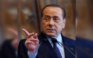 Зеленский упрекнул пережившего годы войны Берлускони, что "его дом не бомбили"